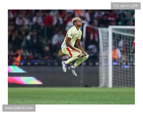 从草根到巨星外国足球明星的成长之路与背后故事