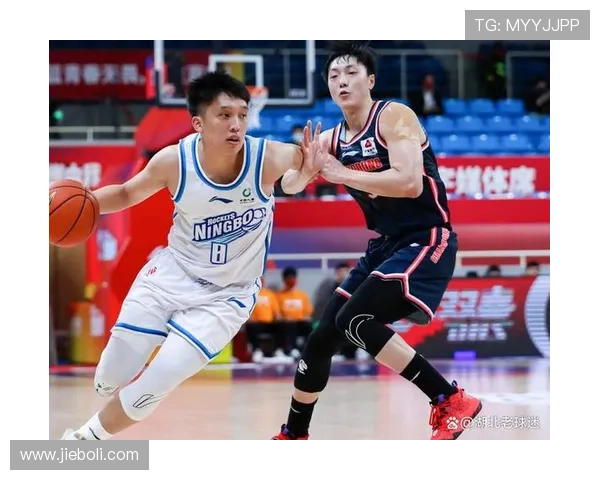 广州足球队强势领跑冠军赛积分榜积79分稳居第一